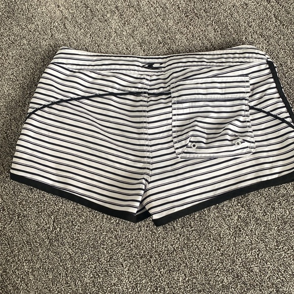 O’Neill women’s shorts - Picture 6 of 8